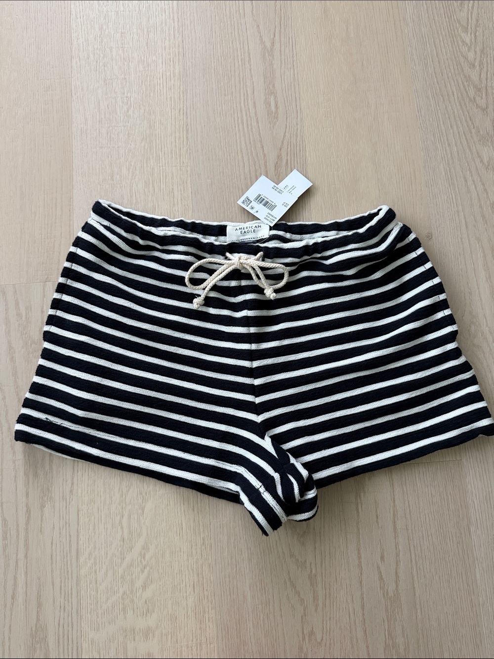 NWT American Eagle Outfitters Black & White Striped Knit Shorts Size Small - Picture 1 of 3
